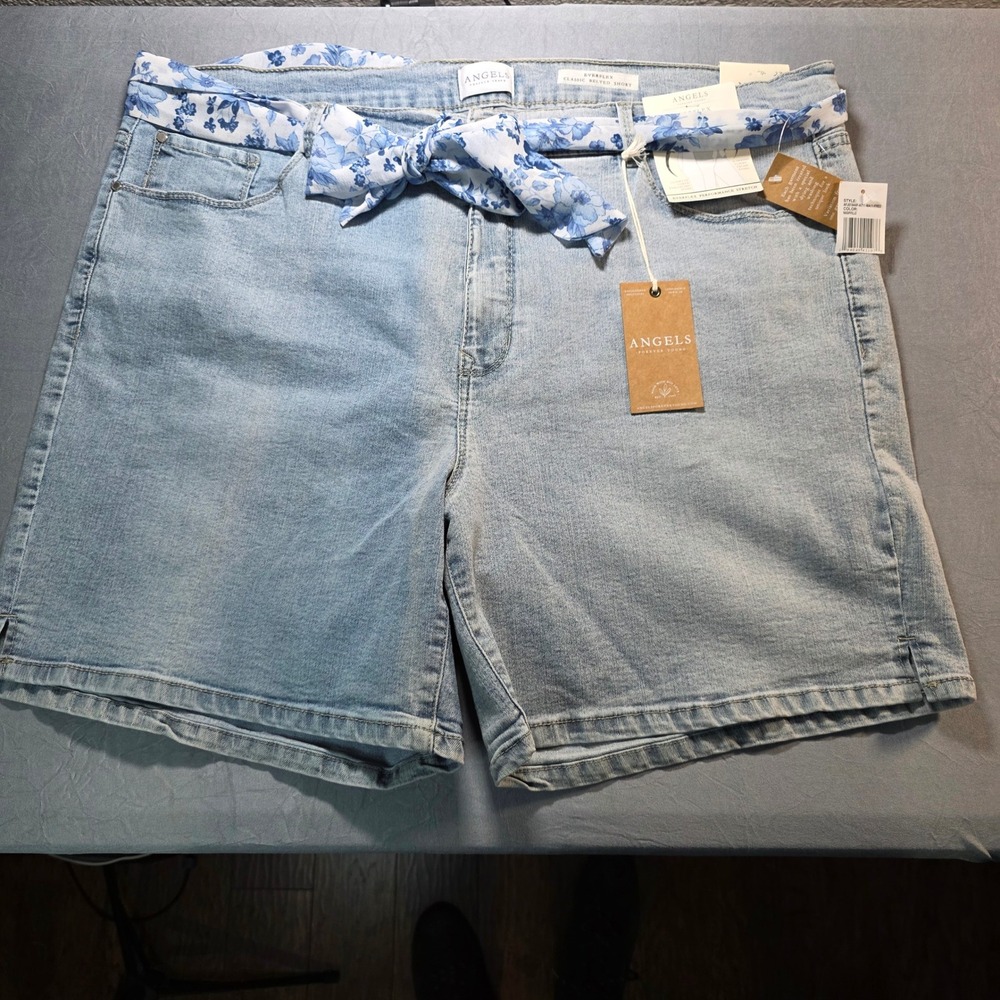 NWT Angels Forever‎ Young Everflex Classic Belted Shorts Light Wash Floral 22W